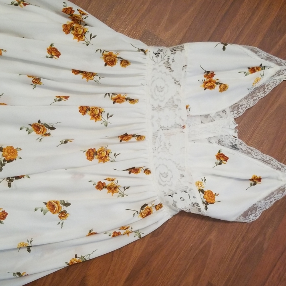 Dress - Picture 6 of 6